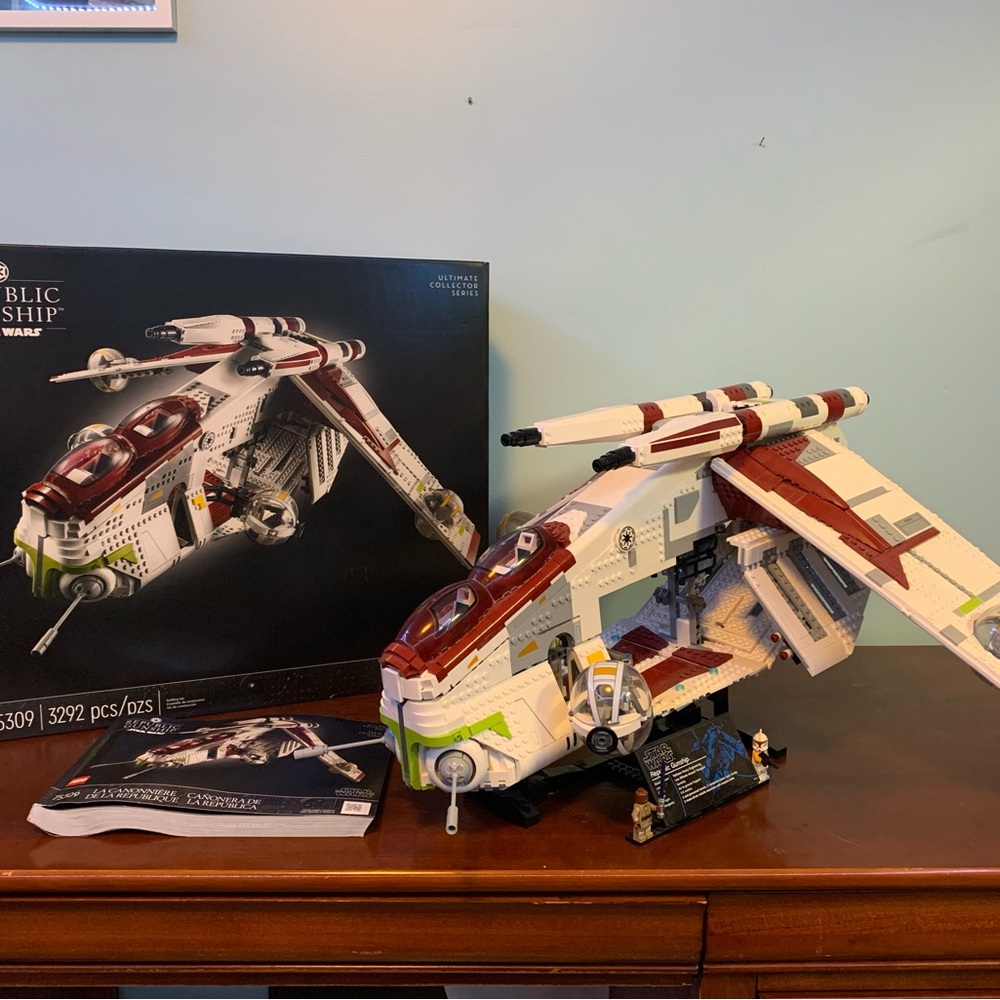 LEGO Star Wars Republic Gunship - White and Maroon
